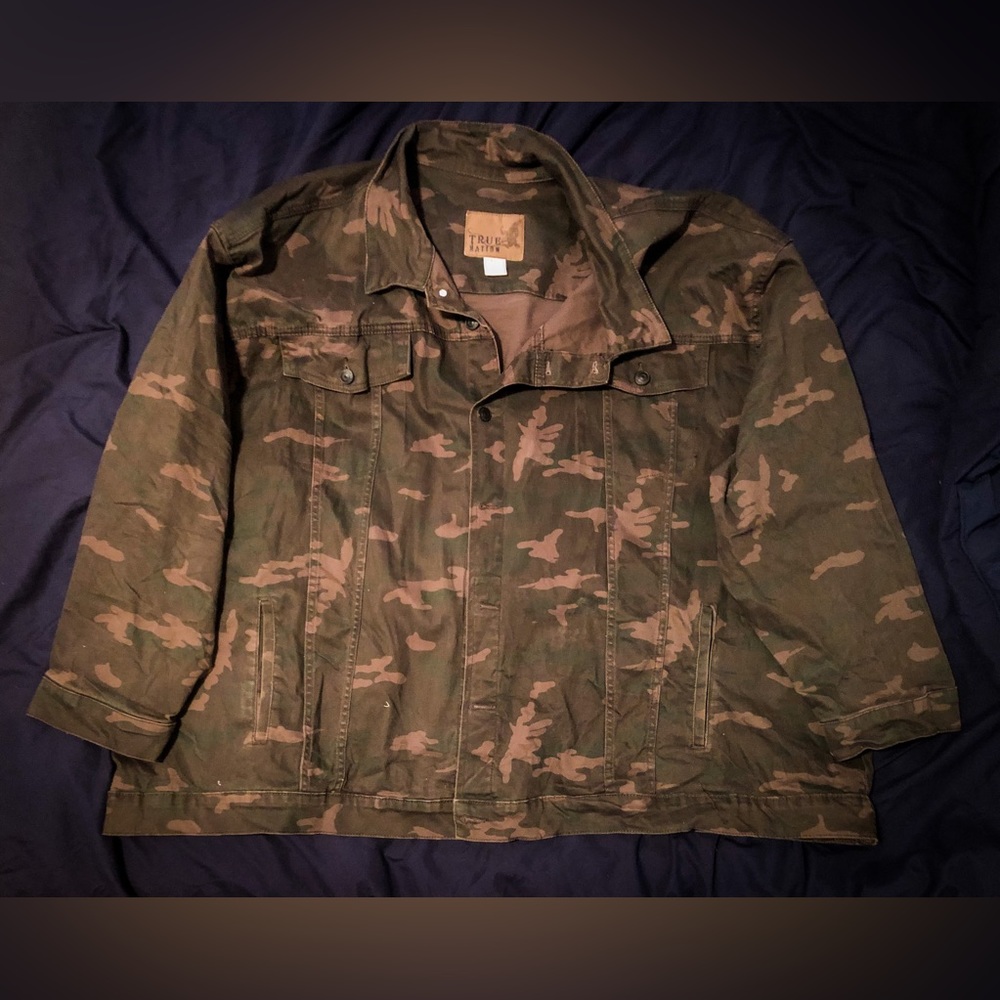 Light canvas like jacket, machine washable, interior and exterior pockets